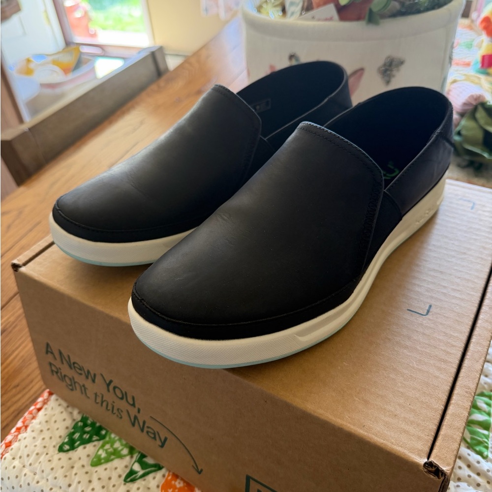 LAST CHANCE KURU Black Slip-On Flats with White Sole